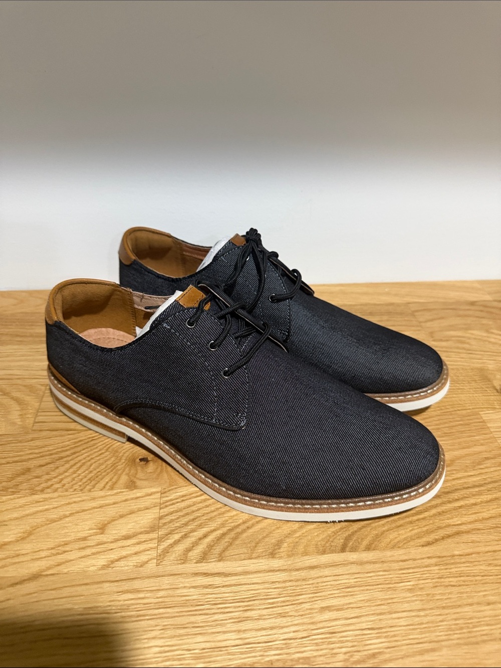 Brand new size 9 Florsheim Highland Canvas Black Canvas Derby Shoes